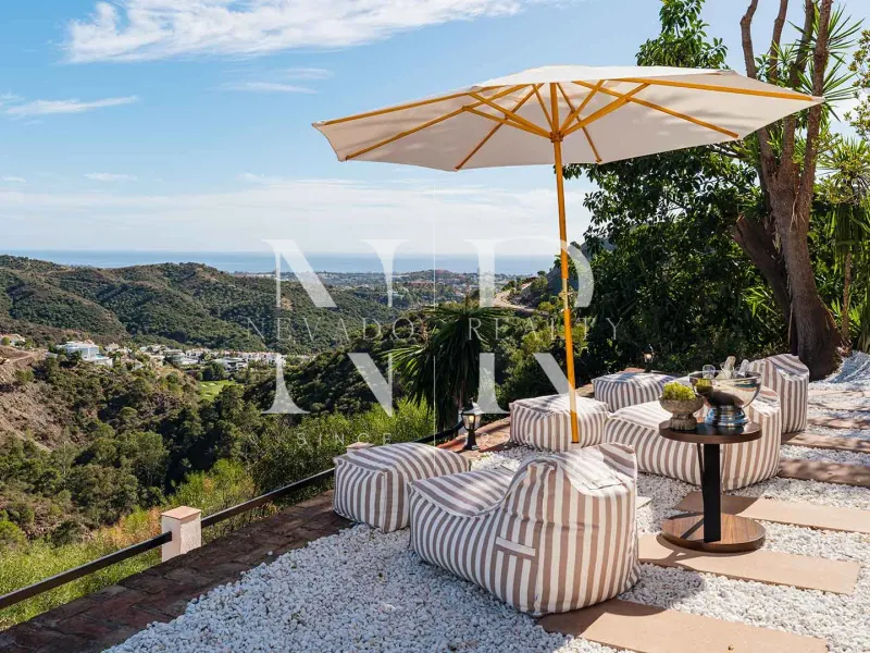 Classic Andalusian-style villa for sale in El Madroñal