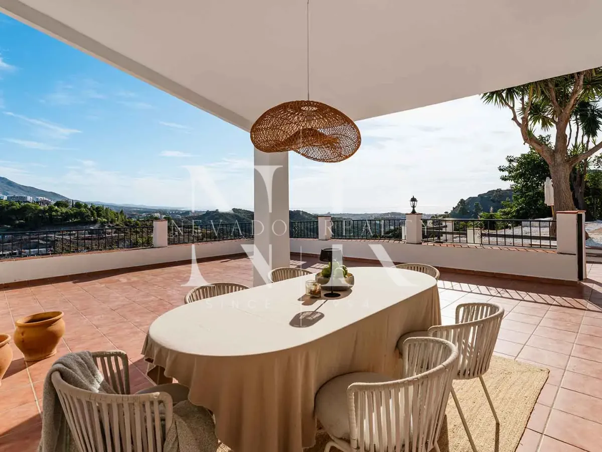 Classic Andalusian-style villa for sale in El Madroñal