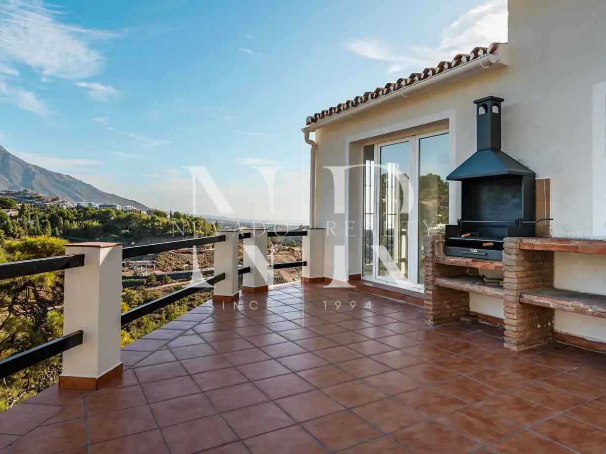 Classic Andalusian-style villa for sale in El Madroñal