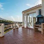 Classic Andalusian-style villa for sale in El Madroñal 10
