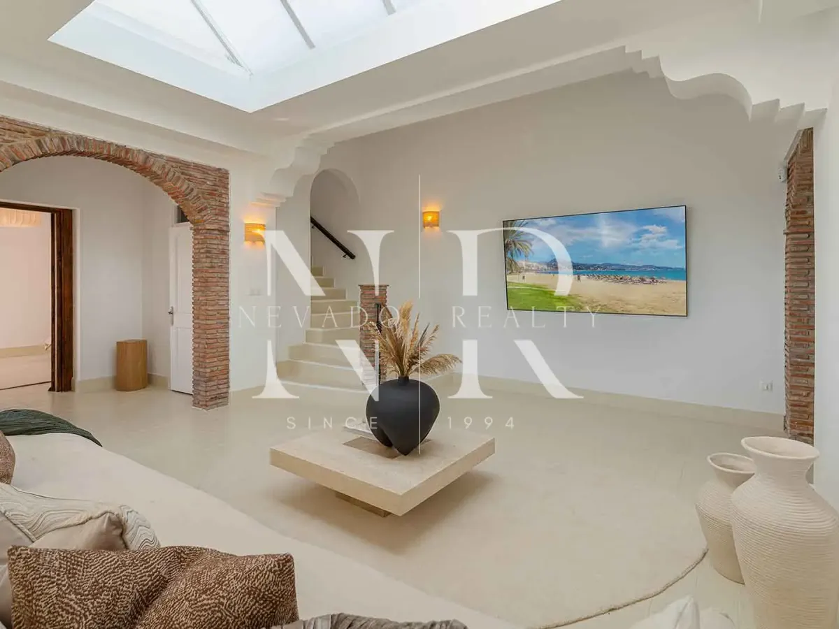 Classic Andalusian-style villa for sale in El Madroñal