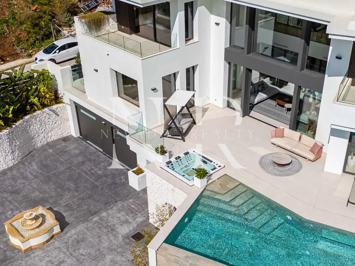 Newly built villa for sale in Lomas de la Quinta