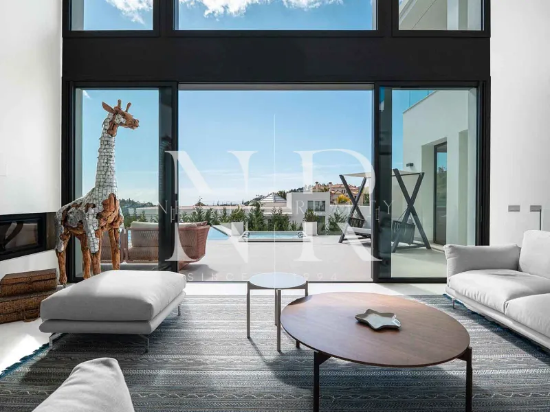 Newly built villa for sale in Lomas de la Quinta