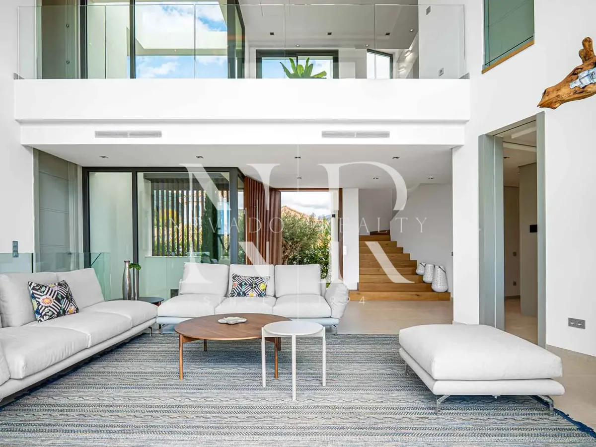 Newly built villa for sale in Lomas de la Quinta