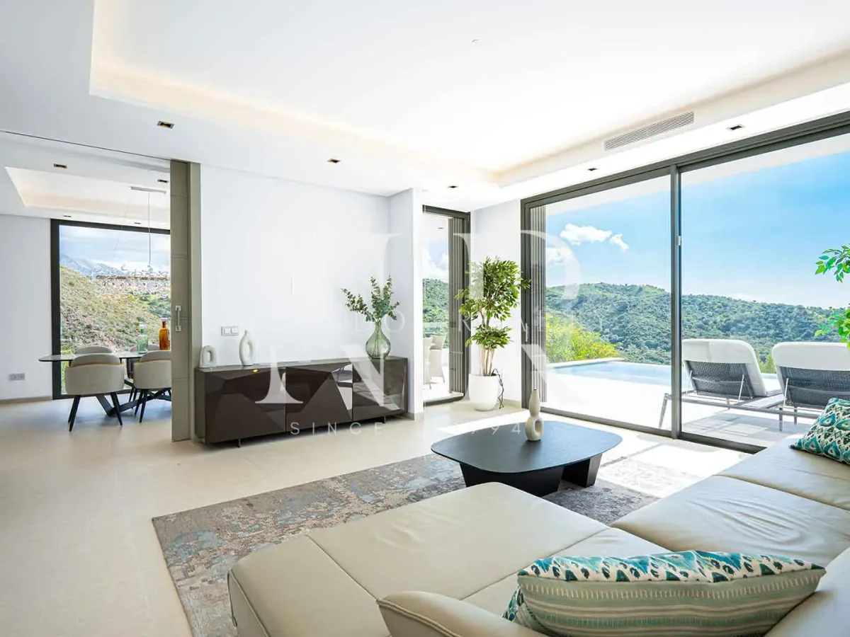 Newly built villa for sale in Lomas de la Quinta