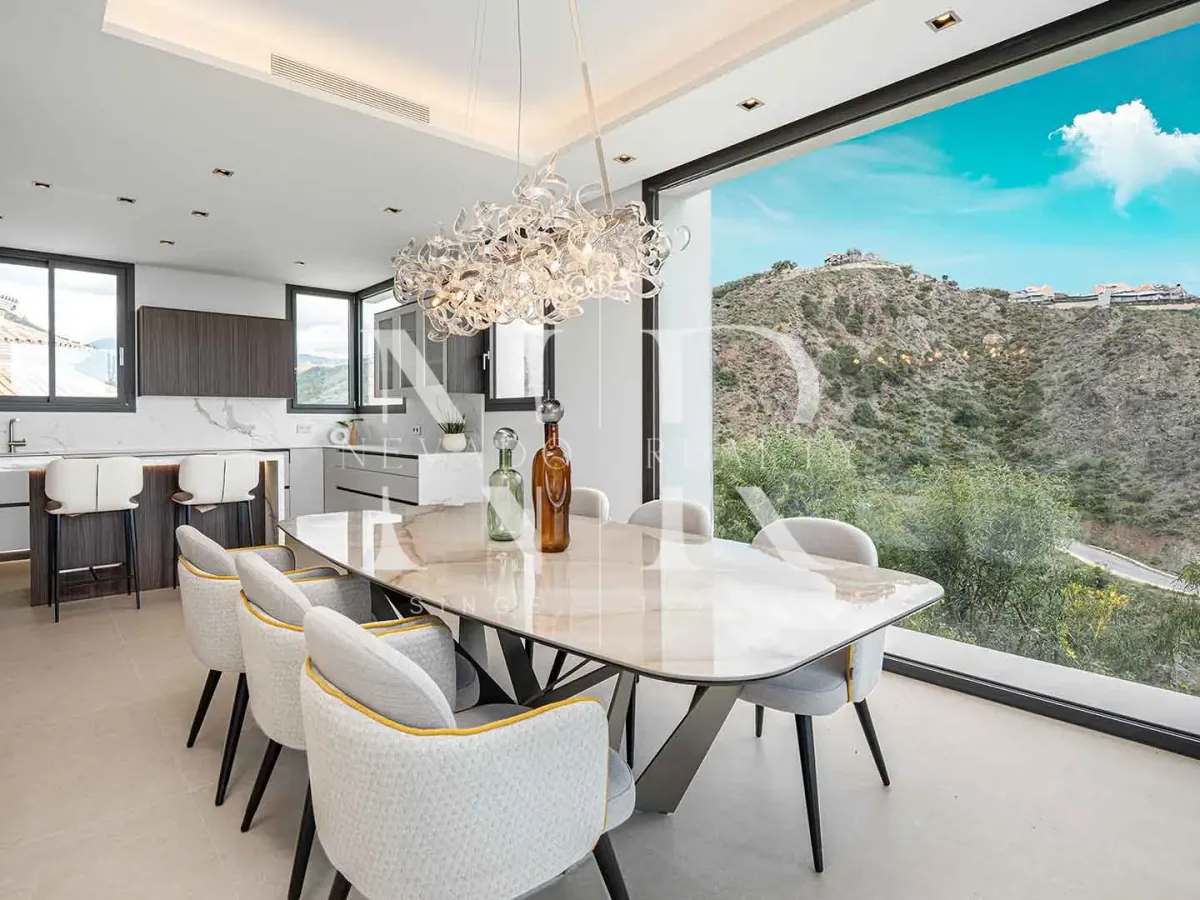 Newly built villa for sale in Lomas de la Quinta