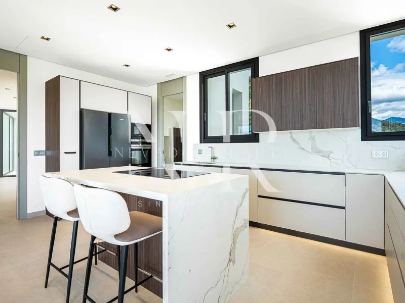 Newly built villa for sale in Lomas de la Quinta