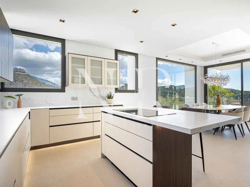 Newly built villa for sale in Lomas de la Quinta