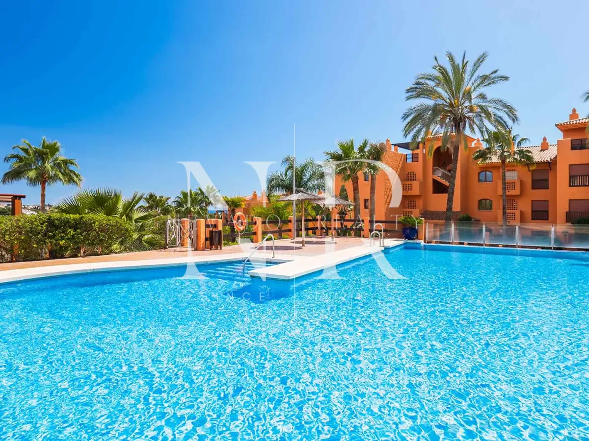 Completely renovated apartment for sale in the Gazules del Sol residential complex