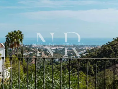 Classic Andalusian-style villa for sale in the gated community of El Madroñal