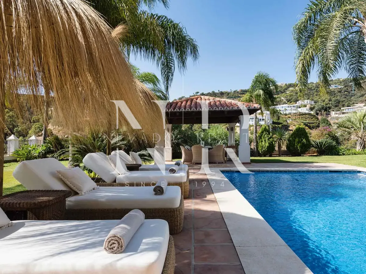 Classic Andalusian-style villa for sale in the gated community of El Madroñal