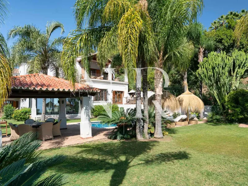 Classic Andalusian-style villa for sale in the gated community of El Madroñal