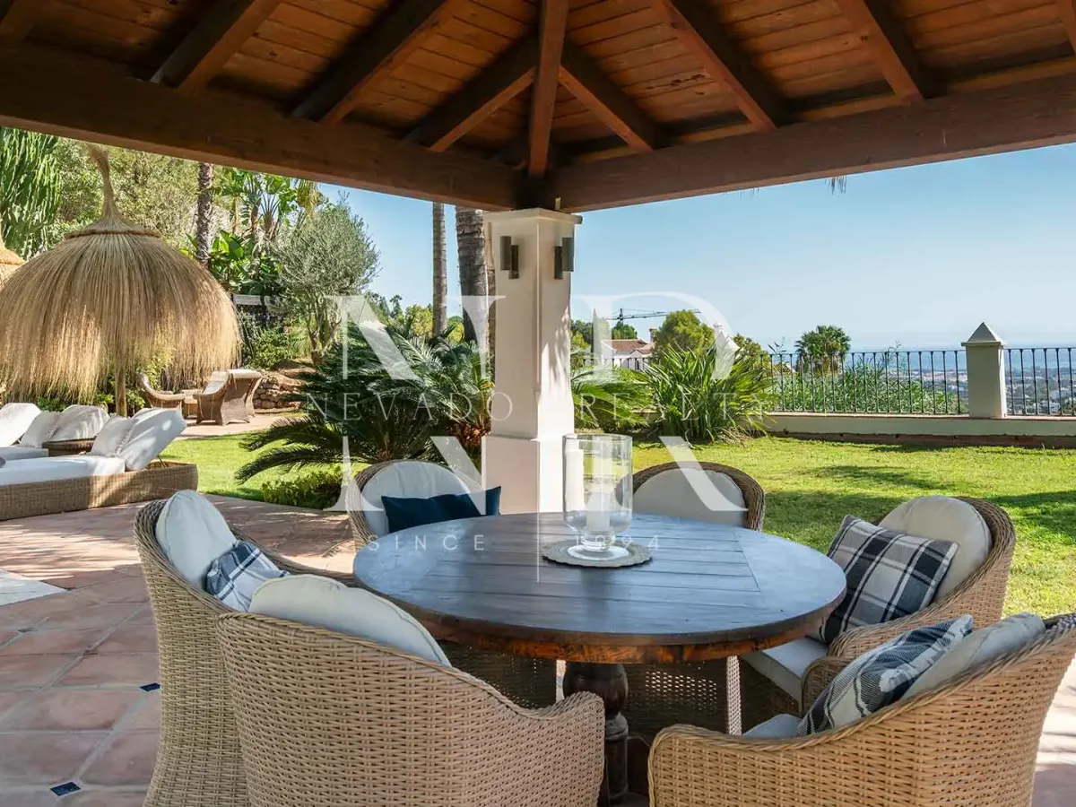 Classic Andalusian-style villa for sale in the gated community of El Madroñal