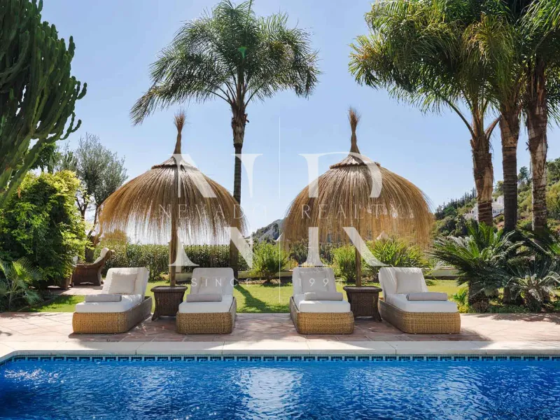 Classic Andalusian-style villa for sale in the gated community of El Madroñal