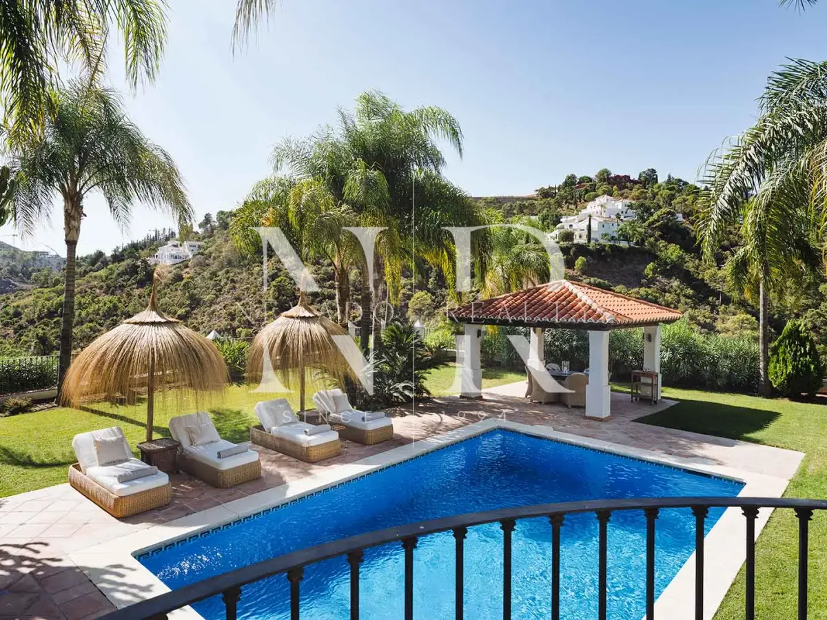 Classic Andalusian-style villa for sale in the gated community of El Madroñal