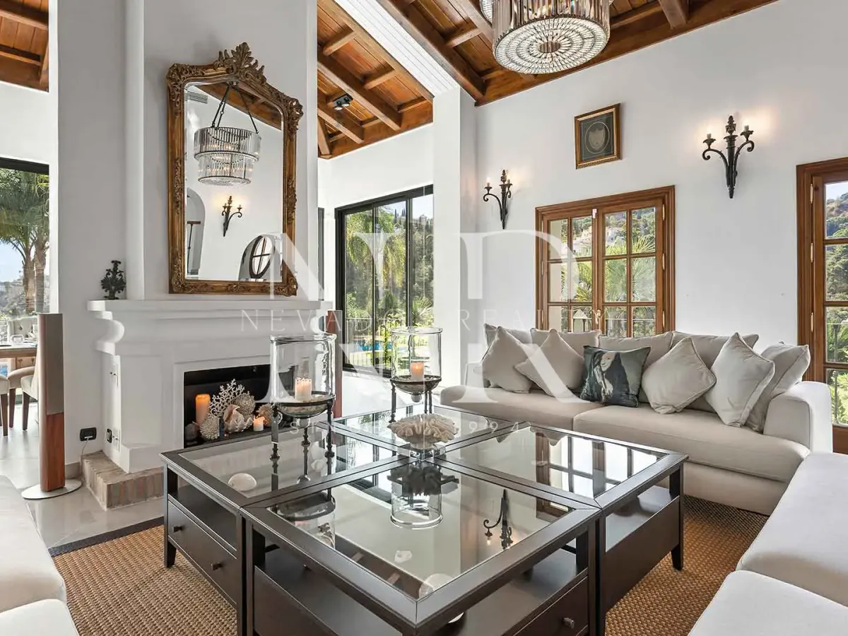 Classic Andalusian-style villa for sale in the gated community of El Madroñal