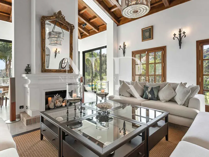Classic Andalusian-style villa for sale in the gated community of El Madroñal