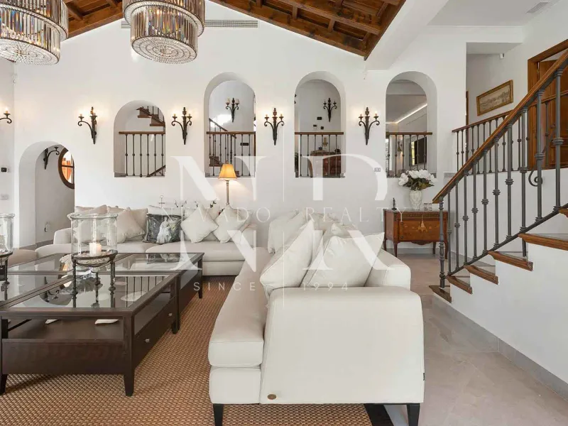 Classic Andalusian-style villa for sale in the gated community of El Madroñal