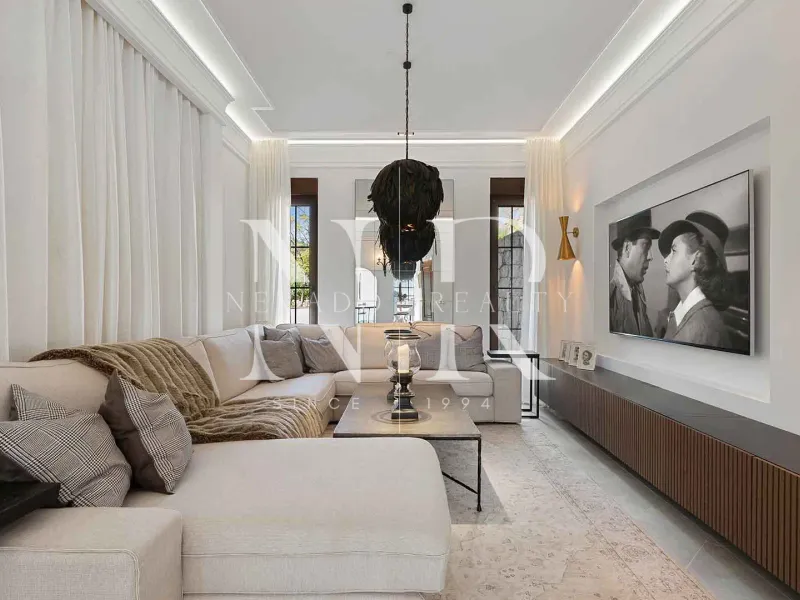 Classic Andalusian-style villa for sale in the gated community of El Madroñal