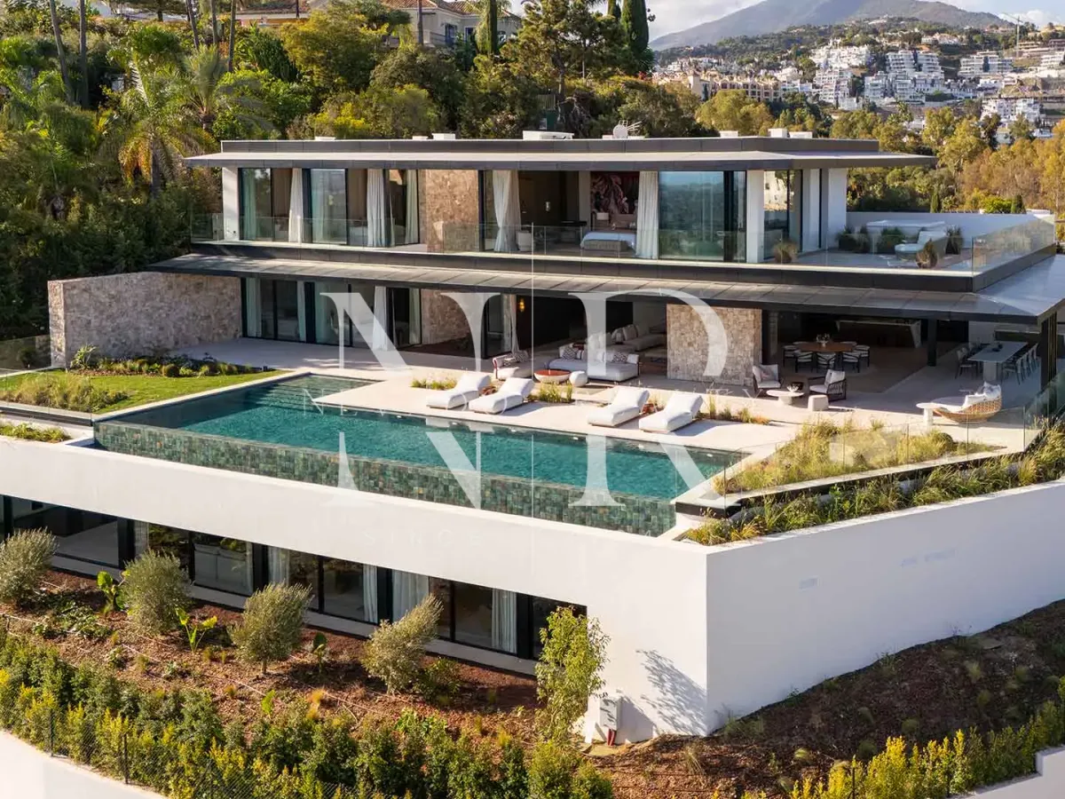 Villa in El Herrojo Alto residential development with panoramic sea views for sale