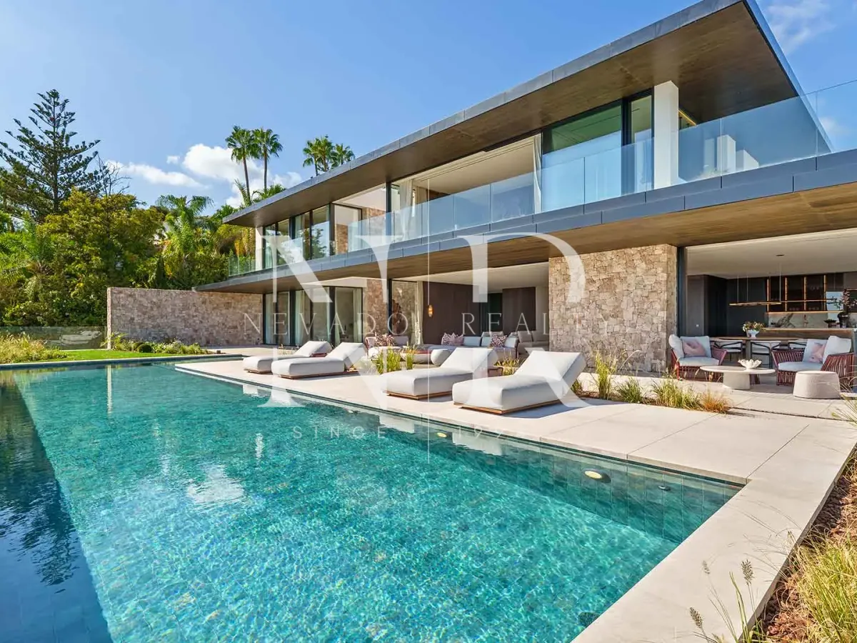 Villa in El Herrojo Alto residential development with panoramic sea views for sale