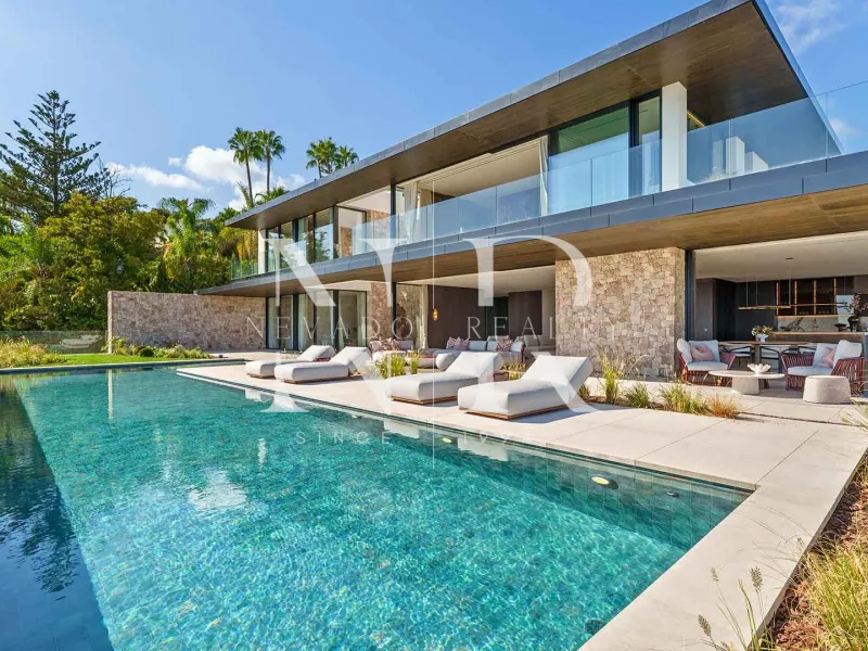 Villa in El Herrojo Alto residential development with panoramic sea views for sale