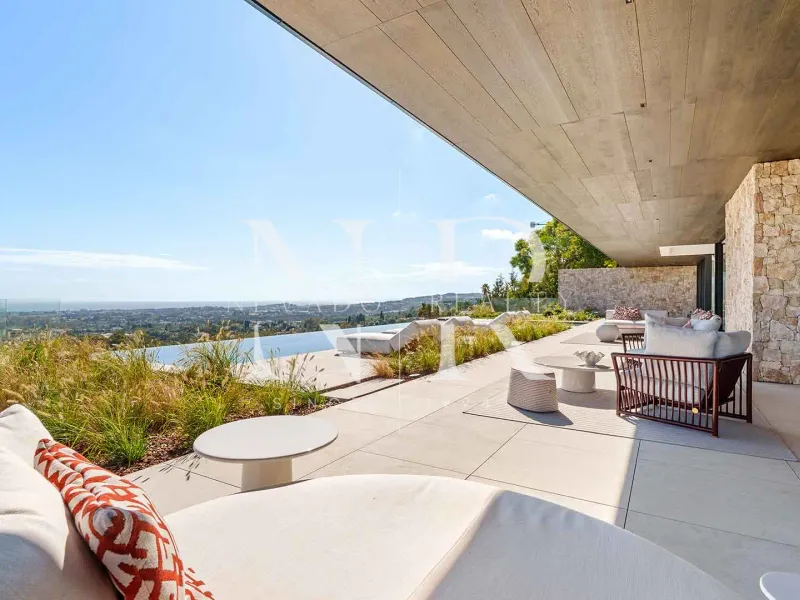 Villa in El Herrojo Alto residential development with panoramic sea views for sale