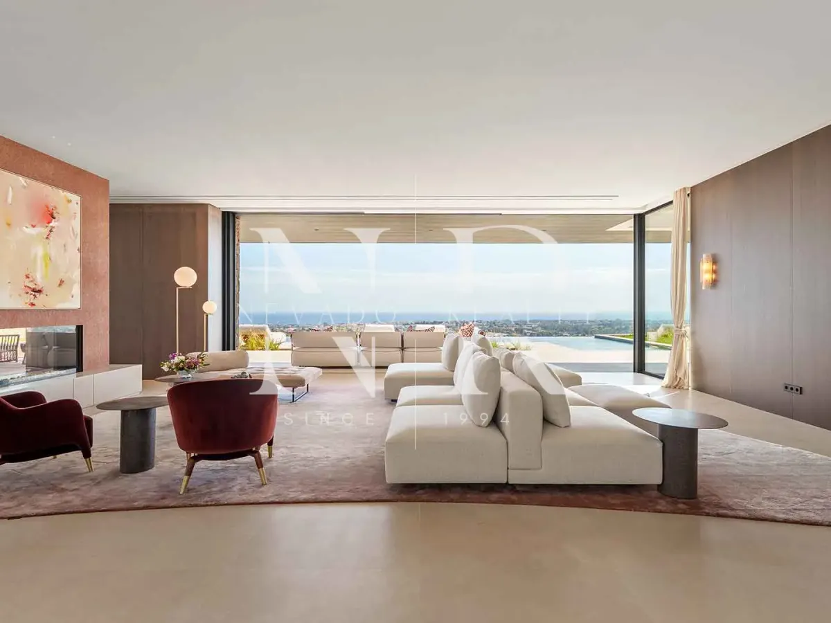 Villa in El Herrojo Alto residential development with panoramic sea views for sale