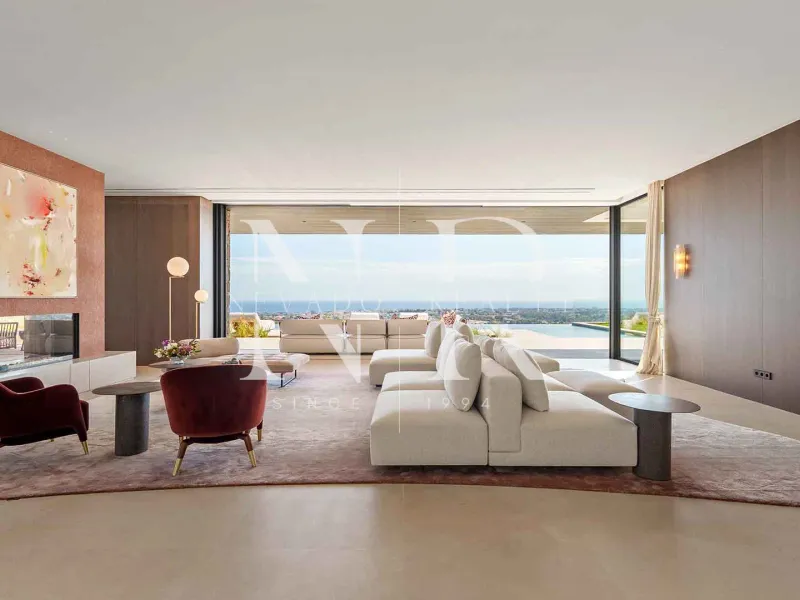 Villa in El Herrojo Alto residential development with panoramic sea views for sale