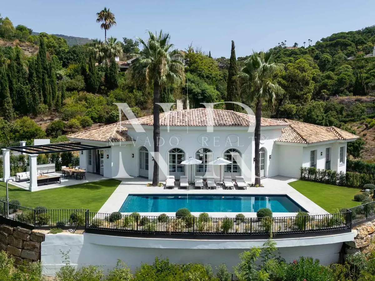 Completely renovated villa for sale in La Zagaleta residential development