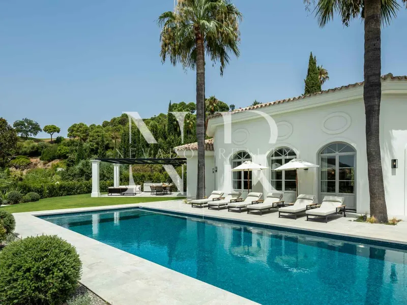 Completely renovated villa for sale in La Zagaleta residential development