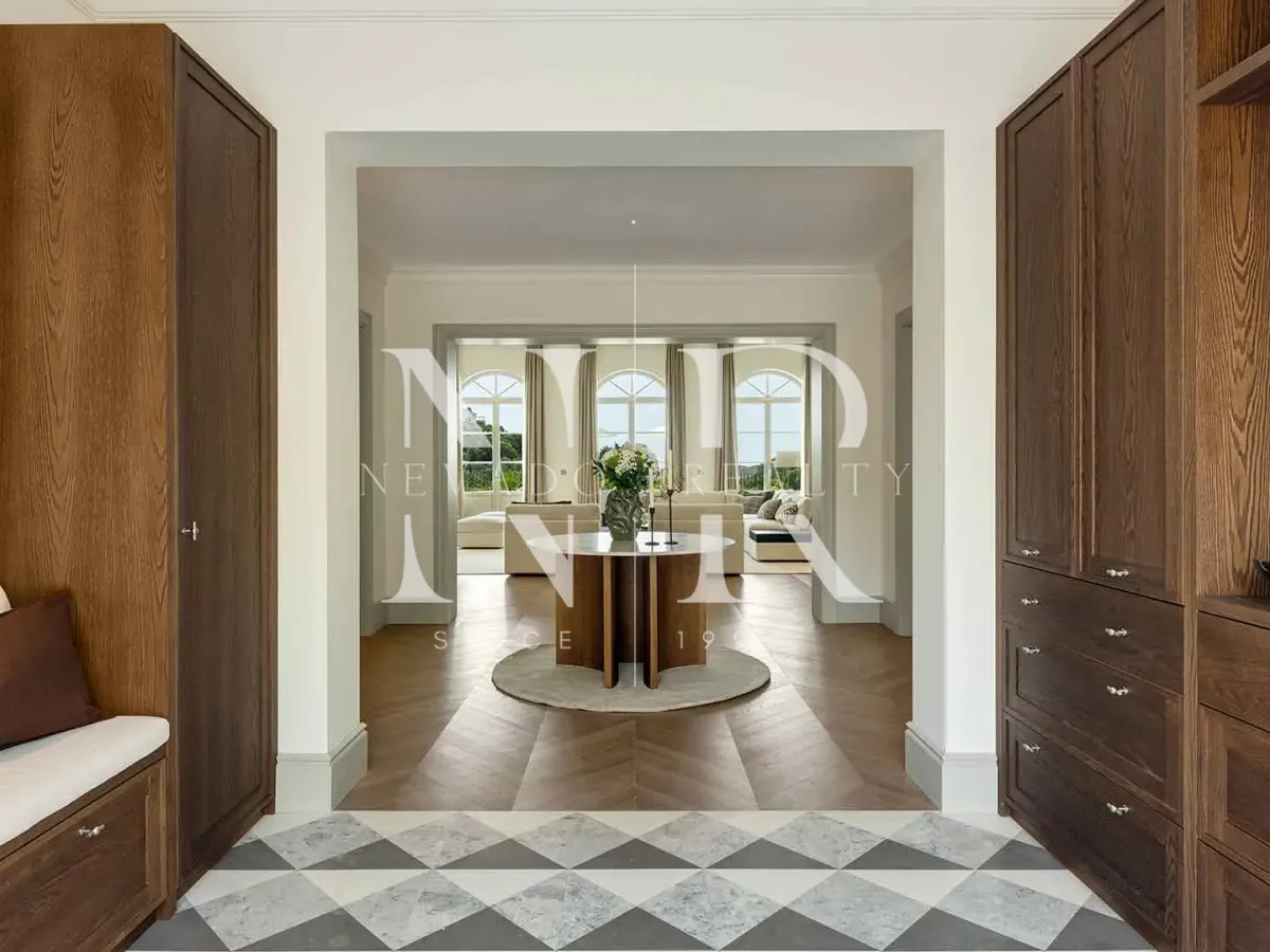 Completely renovated villa for sale in La Zagaleta residential development