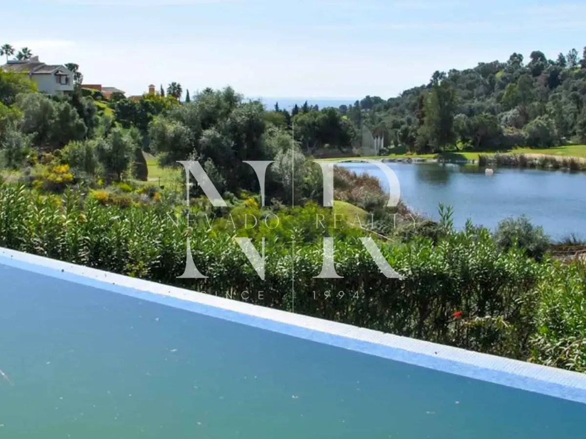 Villa in La Alquería with sea views on the golf course front line, in need of renovation, for sale