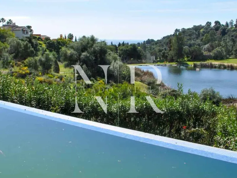 Villa in La Alquería with sea views on the golf course front line, in need of renovation, for sale