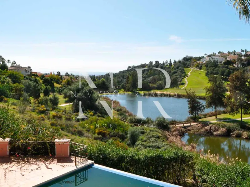 Villa in La Alquería with sea views on the golf course front line, in need of renovation, for sale