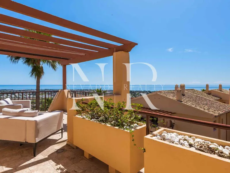 Penthouse in the Hacienda Señorío de Cifuentes residential complex with panoramic sea views for sale