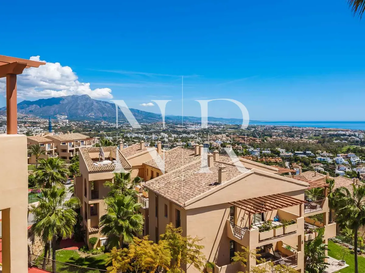 Penthouse in the Hacienda Señorío de Cifuentes residential complex with panoramic sea views for sale