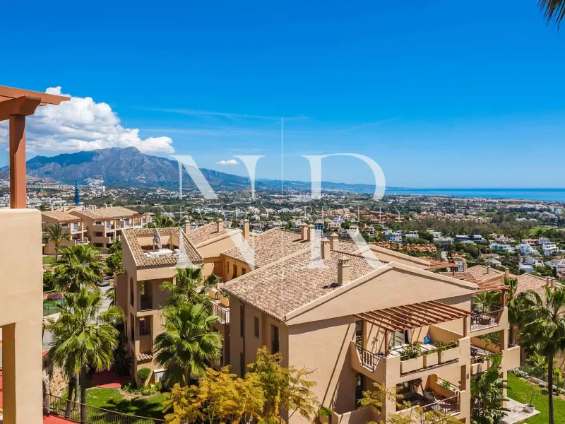 Penthouse in the Hacienda Señorío de Cifuentes residential complex with panoramic sea views for sale