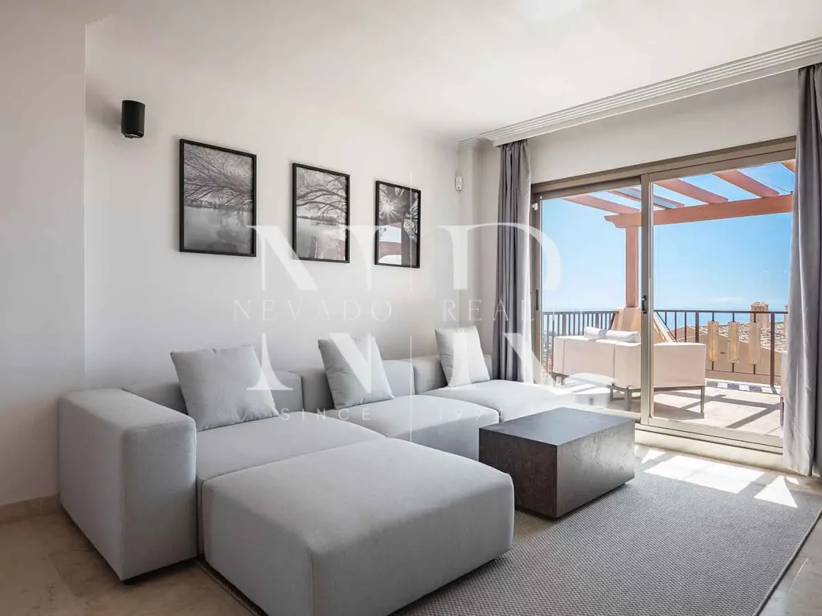 Penthouse in the Hacienda Señorío de Cifuentes residential complex with panoramic sea views for sale