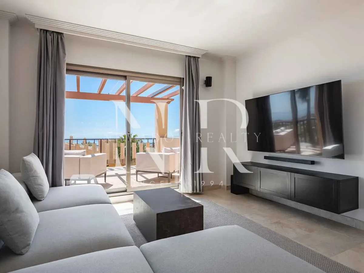 Penthouse in the Hacienda Señorío de Cifuentes residential complex with panoramic sea views for sale