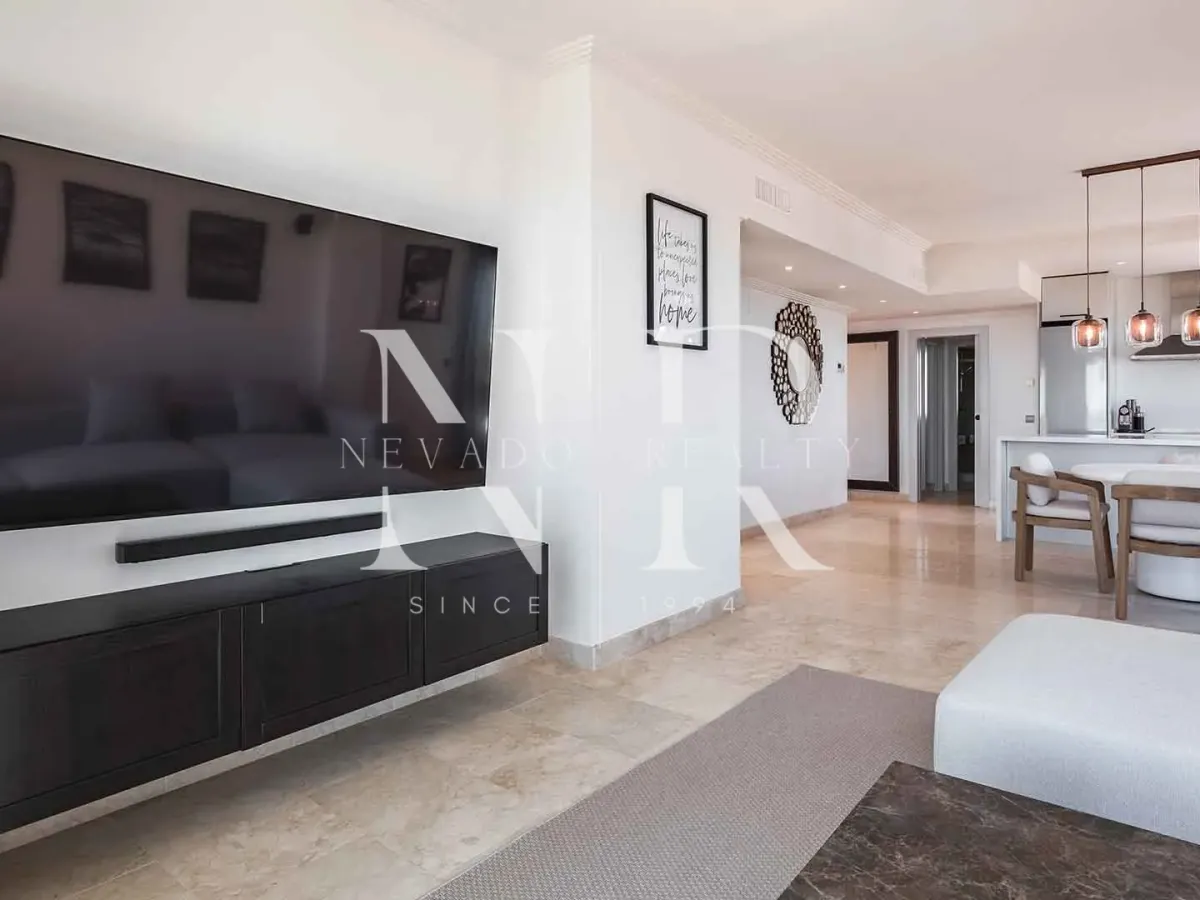 Penthouse in the Hacienda Señorío de Cifuentes residential complex with panoramic sea views for sale