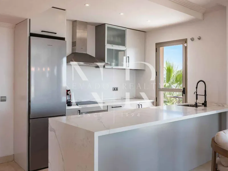 Penthouse in the Hacienda Señorío de Cifuentes residential complex with panoramic sea views for sale