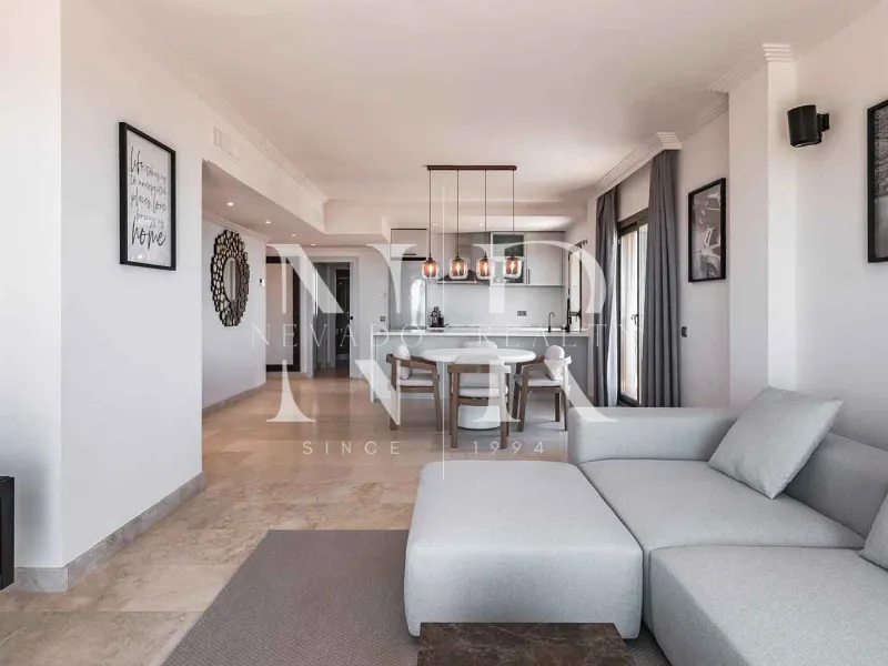 Penthouse in the Hacienda Señorío de Cifuentes residential complex with panoramic sea views for sale