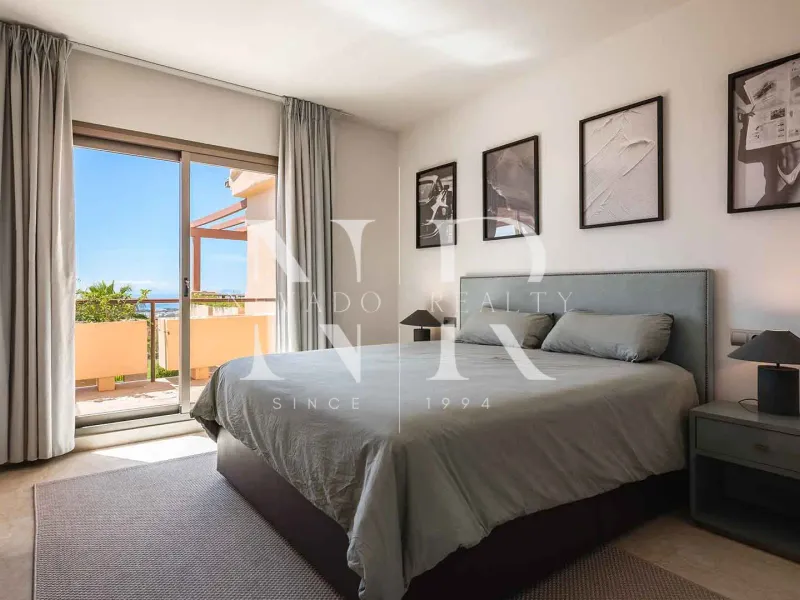 Penthouse in the Hacienda Señorío de Cifuentes residential complex with panoramic sea views for sale