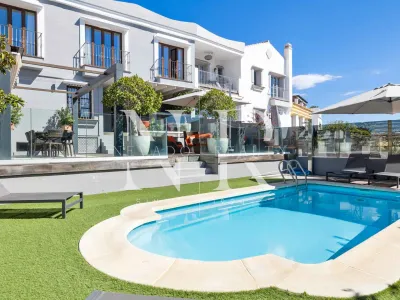 Townhouse in La Perla de la Heredia Urbanization with private pool for sale