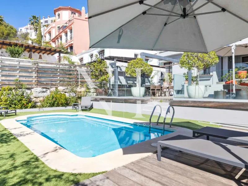 Townhouse in La Perla de la Heredia Urbanization with private pool for sale