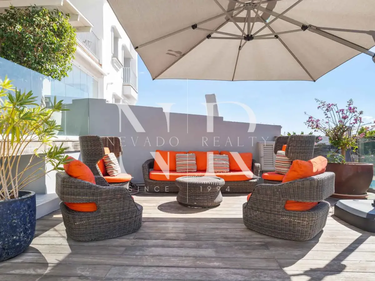 Townhouse in La Perla de la Heredia Urbanization with private pool for sale