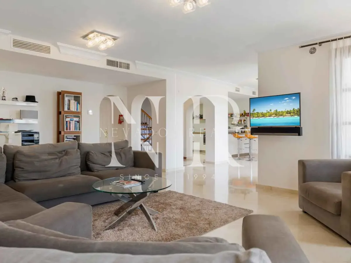 Townhouse in La Perla de la Heredia Urbanization with private pool for sale