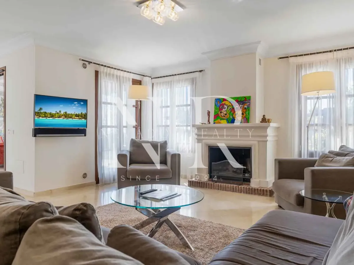 Townhouse in La Perla de la Heredia Urbanization with private pool for sale