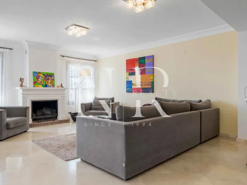 Townhouse in La Perla de la Heredia Urbanization with private pool for sale